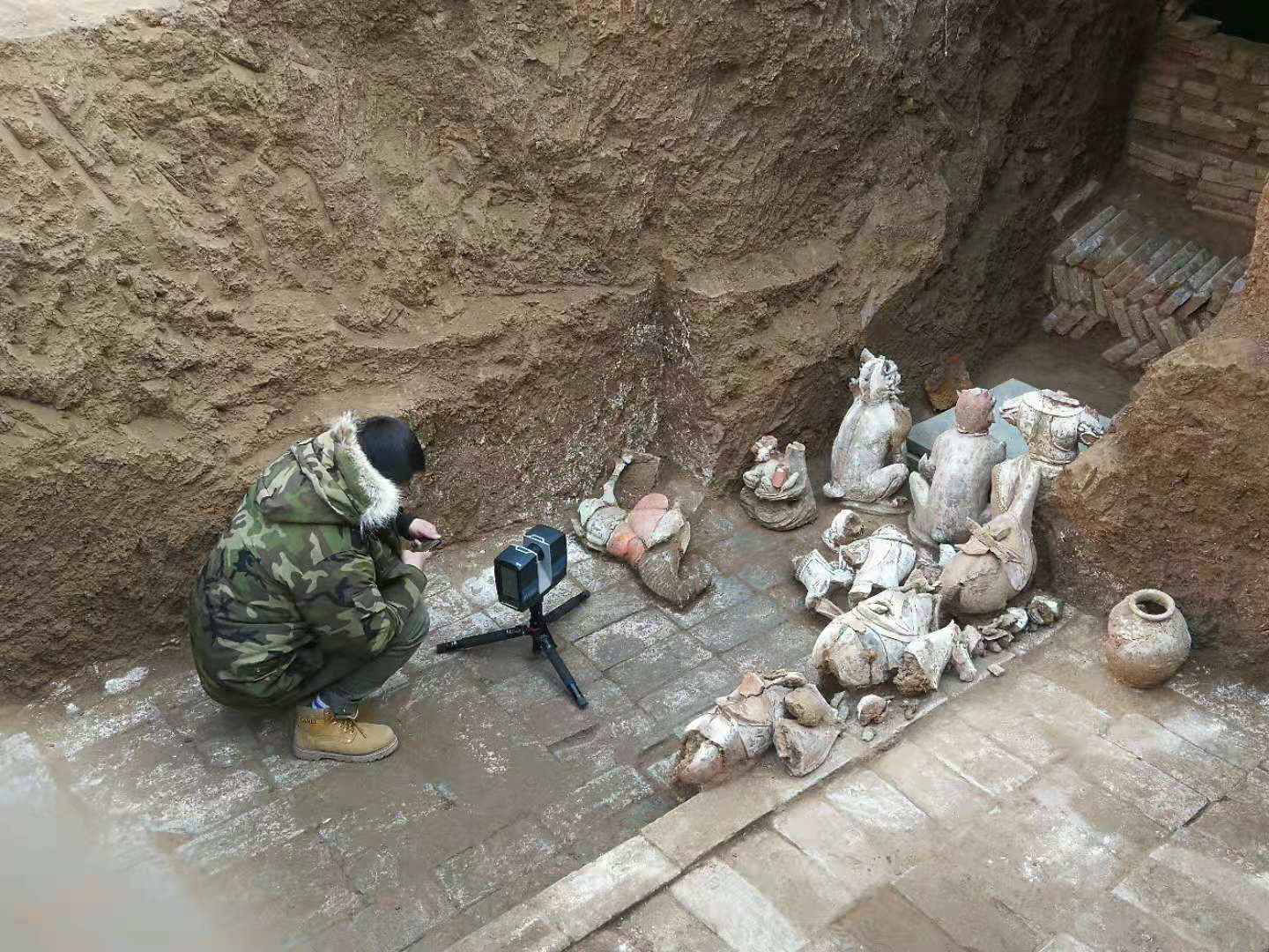 通过数字摄影与多视角三维重建技术，能够完成多种可移动文物的三维重建工作